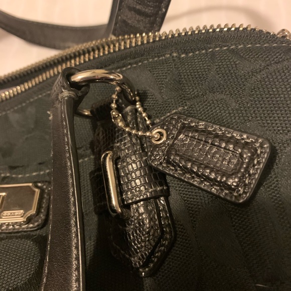 Small black coach hand bag - Picture 4 of 4